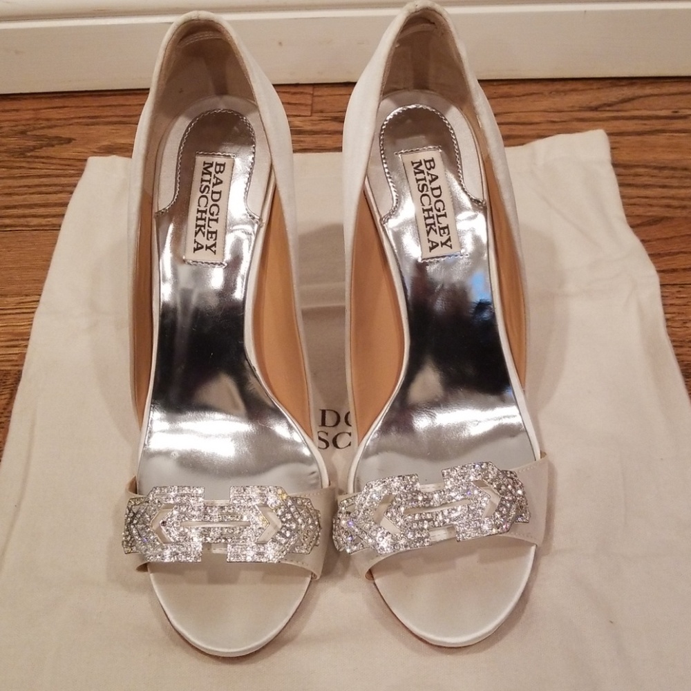 Badgley Mischka Cocktail Shoes White Satin - Picture 2 of 8
